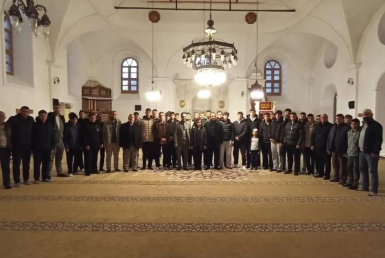 Bolvadinli gençler sabah namazında buluştu 2