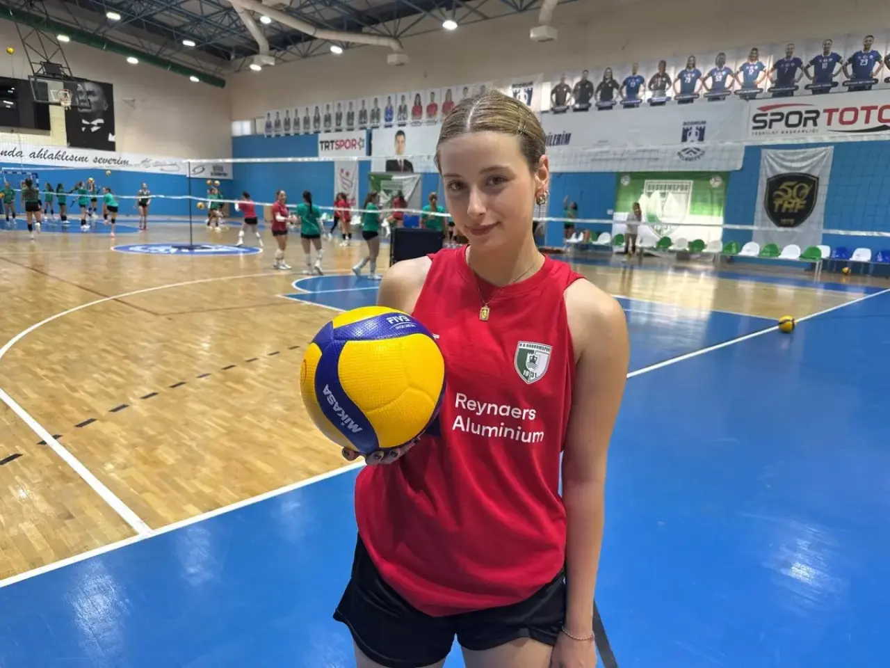Meryem Cabbaroğlu kimdir? Annesi Rus, babası Yozgatlı olan voleybolcu gündem oldu 2