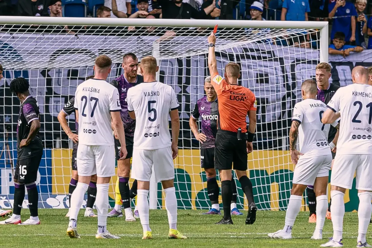 Slavia Prag'da Tomas Chory Krizi! Fenerbahçe Maçında Oynamayacak 1