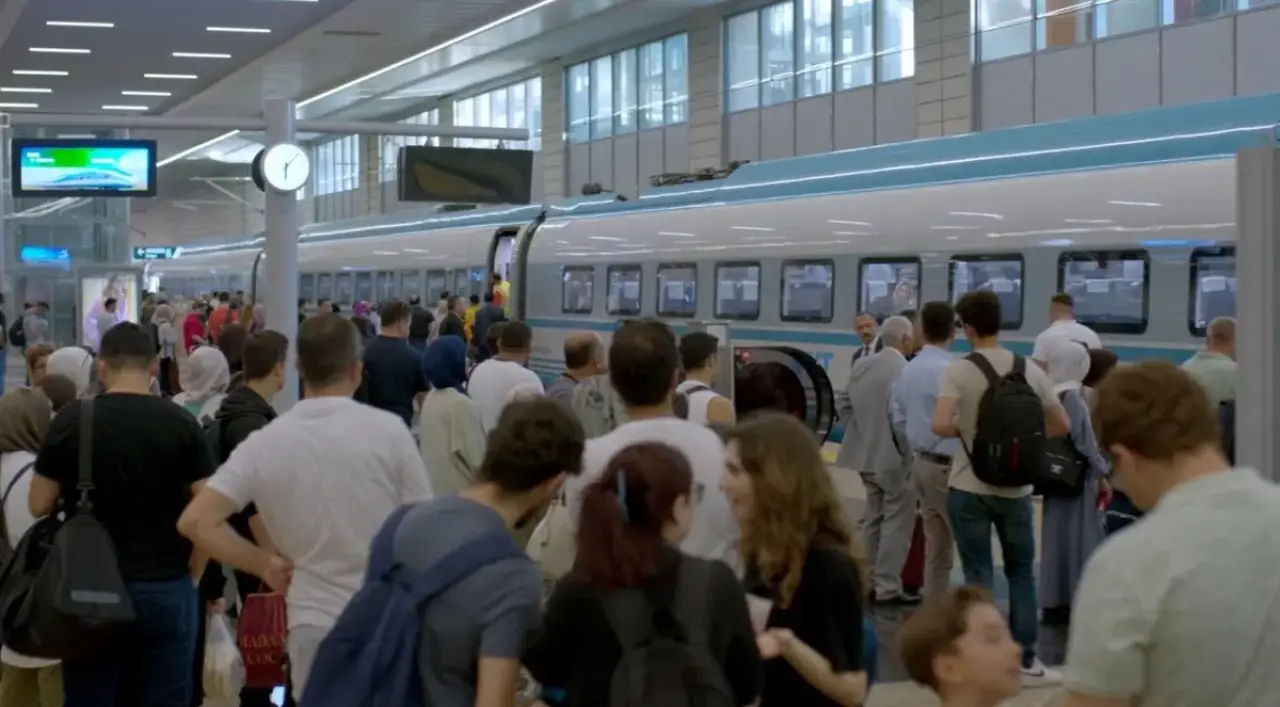 Ücretsiz Tren Biletlerinde Yeni Dönem! 29 Ekim’de Başlıyor: Kimlik Kartı Yeterli Olacak 2
