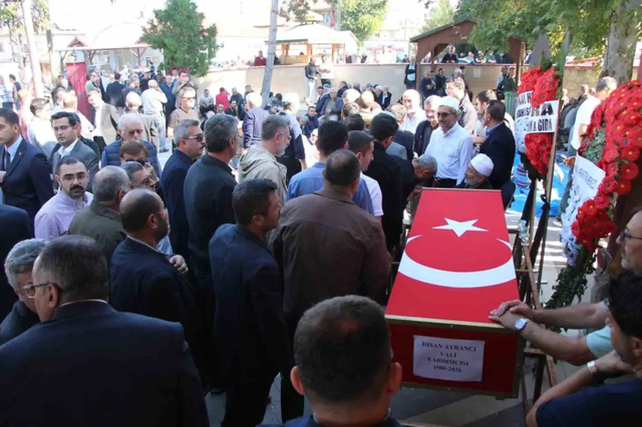 Vali Yardımcısı Ayrancı’nın babasından cenazede dikkat çeken sözler: “Kim demiş intihar etti diye?” 1
