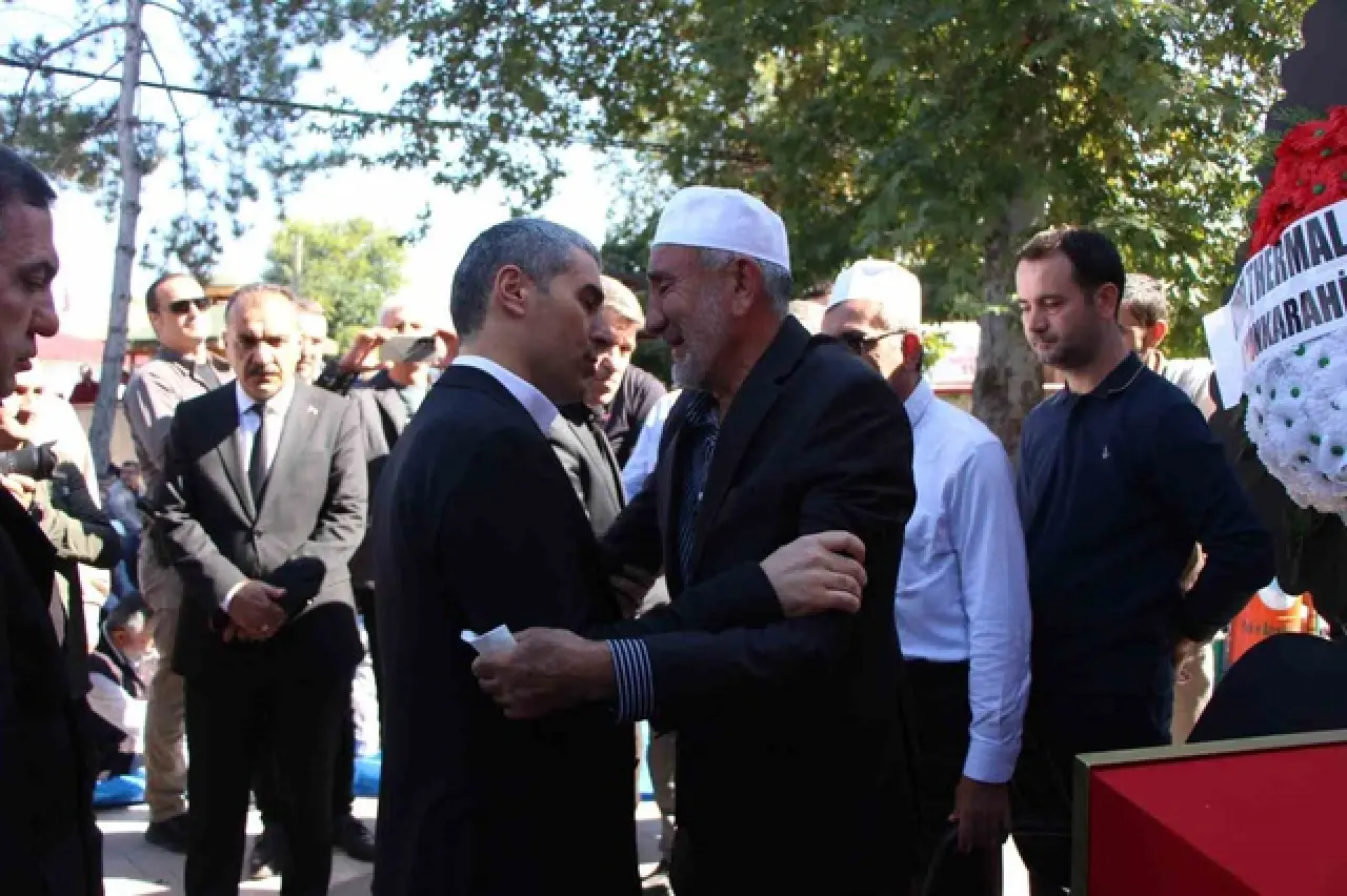 Vali Yardımcısı Ayrancı’nın babasından cenazede dikkat çeken sözler: “Kim demiş intihar etti diye?” 4