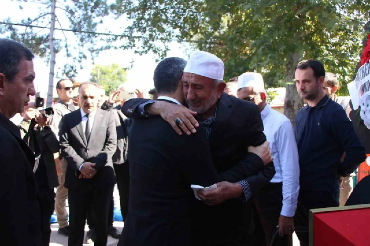 Vali Yardımcısı Ayrancı’nın babasından cenazede dikkat çeken sözler: “Kim demiş intihar etti diye?” 3