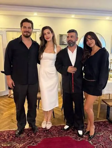 Oyuncu Itır Esen, bir süredir birlikte olduğu menajer sevgilisi Engin Aykanat ile Paris'te sessiz sedasız evlendi. Esen, nikâhtan kareleri sosyal medya hesabından paylaşarak mutluluğunu duyurdu. Çiftin nişan yüzüklerini ise geçtiğimiz yıl Çağatay