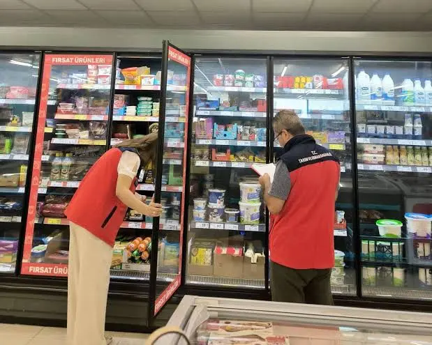 İl Tarım ekipleri market reyonlarında tarımsal ürün fiyatlarını yerinde inceledi, yapay zekayla üretilmiş