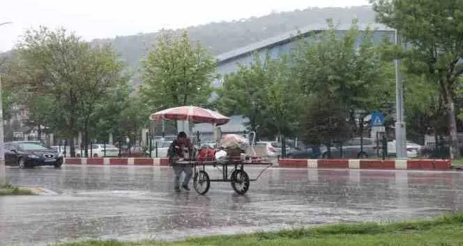 Afyonkarahisar'da yağmur yağışı etkili oldu İhlas Haber Ajansı