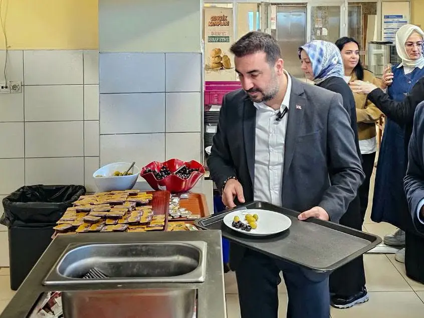 bir veya daha fazla kişi görseli olabilir