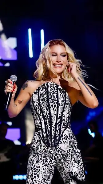 İrem Derici’in “Olay Mahalli” albümünden “Sanki 17 Yaşındayım” şimdi konser özel videosu ile YouTube’da yayında; albüm ise tüm dijital platformlarda! @iremderici #Sanki17Yaşındayım #LivePerformance ...