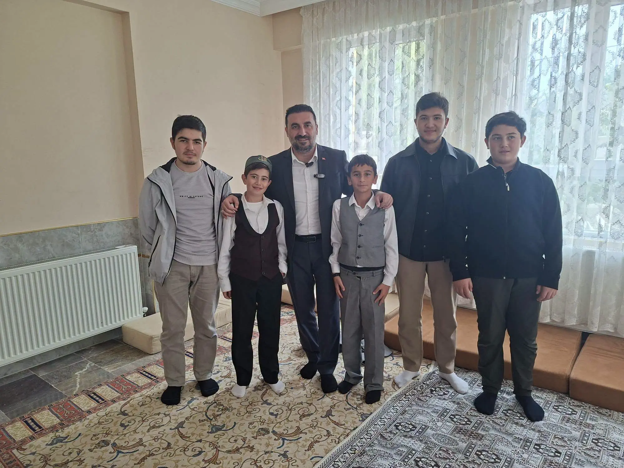 bir veya daha fazla kişi görseli olabilir